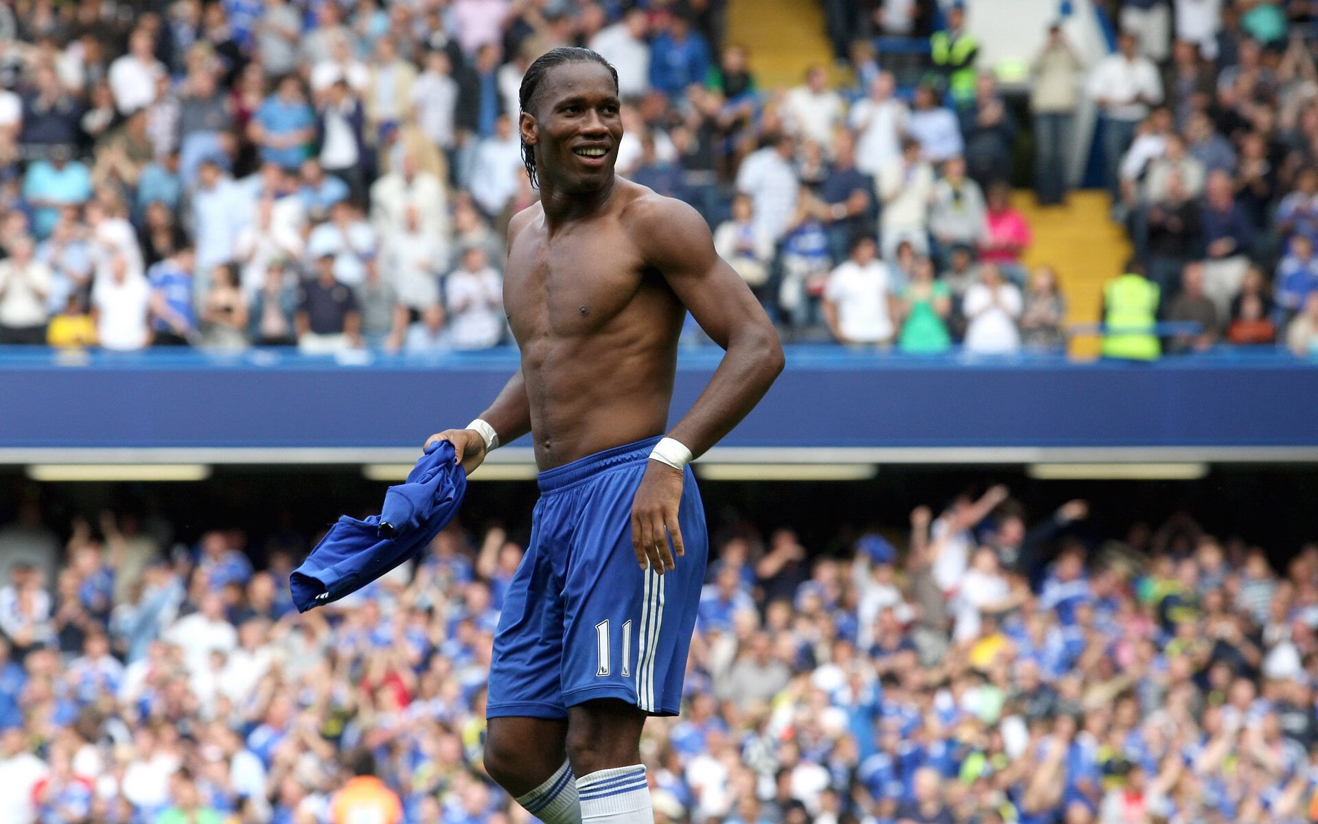 《电竞行业的“隐形冠军”:幕后力量崛起》,电竞幕后工作人员