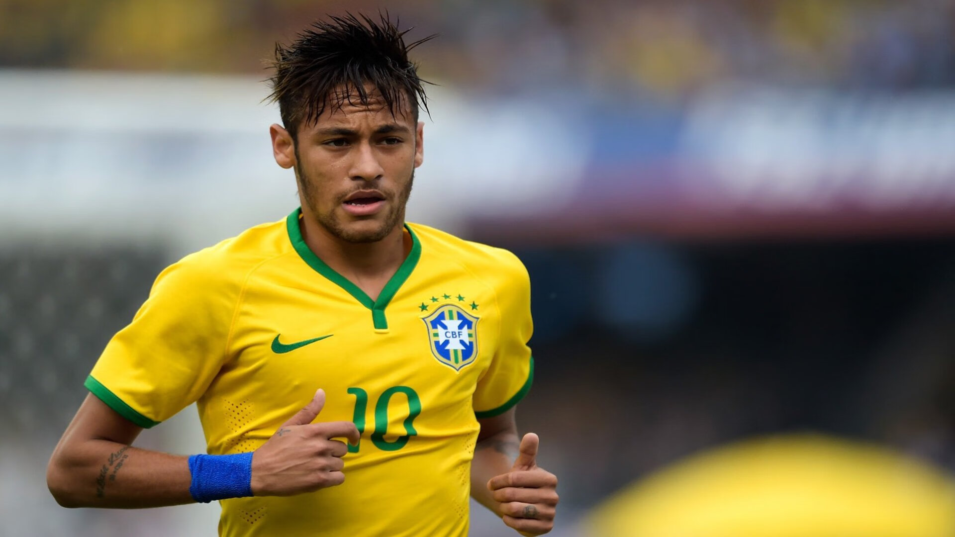 【罚分揭秘】裁判如何快速判断犯规点，确保比赛流畅，裁判的犯规手势