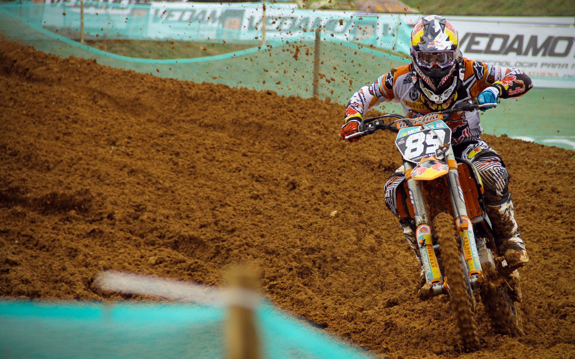 开云竞猜官网-托桑·埃夫布奥姆万在NBA常规赛中首次亮相，埃托奥和布冯相视一笑